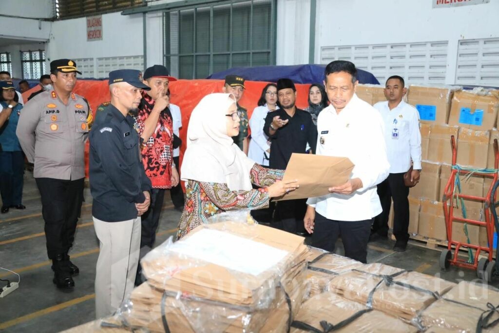 Pastikan Kesiapan Pemilu 2024, Pj. Walikota Malang Bersama Forkopimda Tinjau Logistik KPU. (Dok. Prokompim)