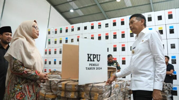 Pastikan Kesiapan Pemilu 2024, Pj. Walikota Malang Bersama Forkopimda Tinjau Logistik KPU. (Dok. Prokompim)