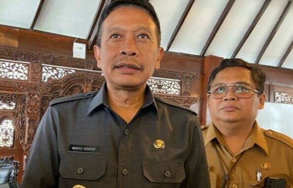 Pj. Walikota Malang, Wahyu Hidayat didampingi Kepala DPUPRPK, R Dandung Djulharjanto. (ist)