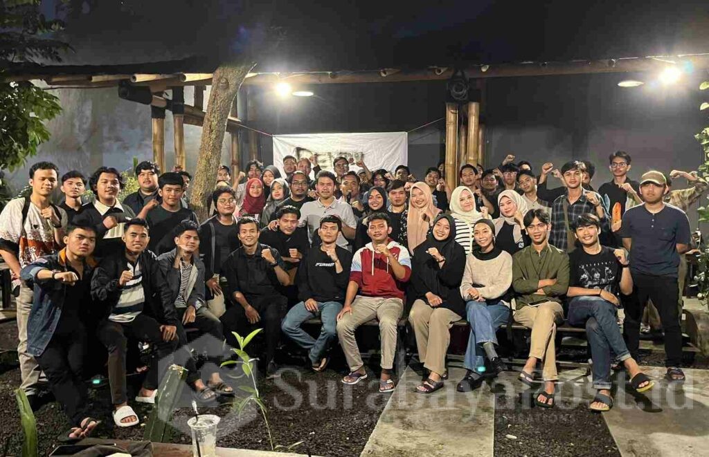 Aliansi Mahasiswa se-Malang Raya pose bersama usai dialog Pemilu Jujur, adik dan damai. (ist)