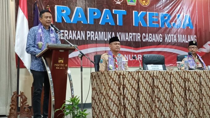 Pj. Walikota Malang, Wahyu Hidayat saat membuka Rapat Kerja Kwartir Cabang Pramuka Kota Malang di Hotel Montana, Sabtu (27/01/2024).