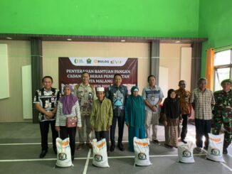 Respon kondisi pasar, Pj. Walikota Malang, Wahyu Hidayat salurkan bantuan pangan. (Dok. Prokompim)