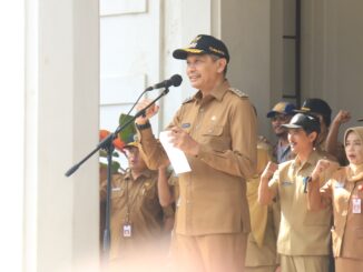 Jelang pesta Demokrasi, Pj. Walikota Dr. Ir Wahyu Hidayat, MM, bersama ASN Pemerintah Kota Malang berkomitmen netral dalam menghadapi Pemilu 2024. (Dok. Prokompim)