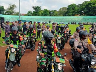 Apel gelar pasukan pergeseran, ribuan petugas gabungan pengamanan dikerahkan jaga Tempat Pemungutan Suara (TPS) di seluruh Kota Malang, Jawa Timur pada Selasa (13/2/2024)