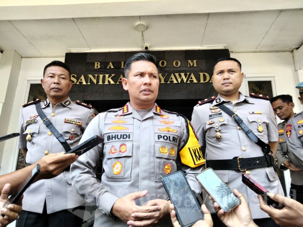 Kapolresta Malang Kota, Kombes Pol Budi Hermanto memberikan keterangan kepada wartawan usai memimpin Sertijab, Senin (19/02/2024)