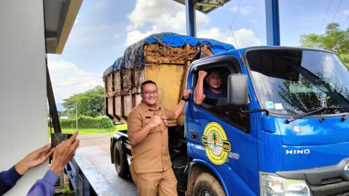 DLH Kota Malang berlakukan tanda pengenal khusus kendaraan di TPA Supit Urang, hasilnya sangat efektif
