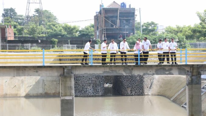 Antisipasi Banjir dan Genangan, Pi. Wahyu Hidayat Pastikan Boezem Tunggulwulung Siap Tampung Limpahan Air. (Dok. Prokompim)
