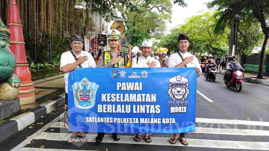 Jajaran Satlantas Polresta Malang Kota yang hadir dalam Kirab Budaya dan Pawai Ogoh-Ogoh. (ist)