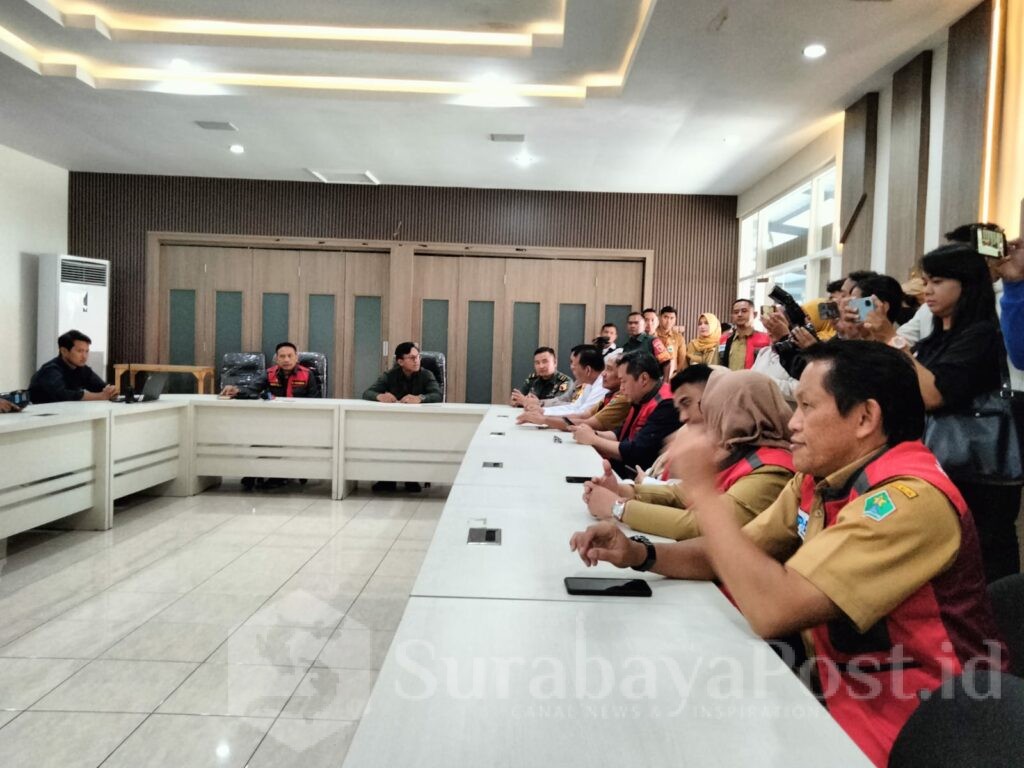 Pj. Walikota Malang Wahyu Hidayat bersama jajaran OPD dan TPID di Depo Pertamina