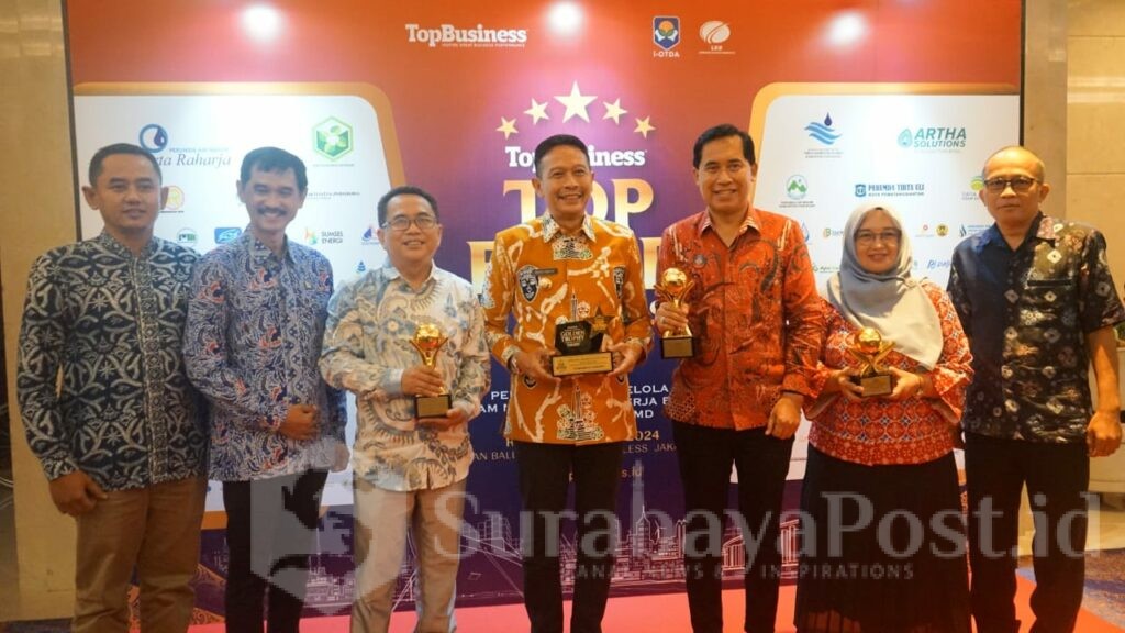 Pj. Wahyu Hidayat pose bersama jajaran perangkat daerah dan pejabat BUMD Kota Malang. (Sumber Prokompim)