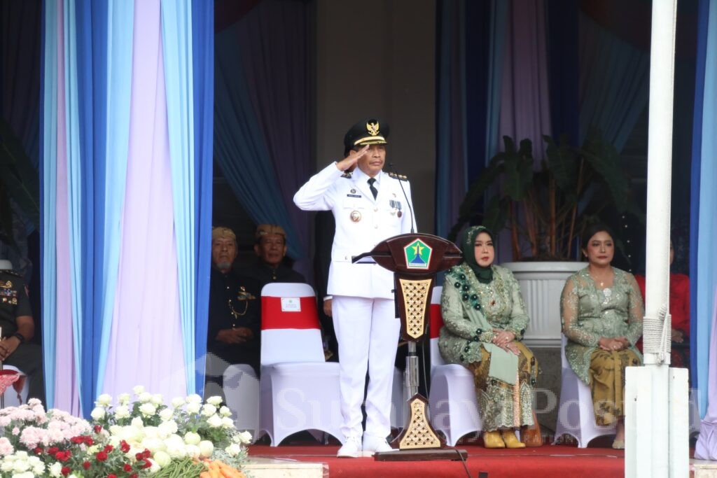 Pj. Wahyu Hidayat saat memimpin upacara HUT ke-110 Kota Malang. (Sumber Prokompim)