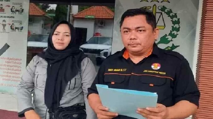 Sigit Imam Basuki, Ketua Umum Java Corruption Watch (JCW) saat mendatangi Kejaksaan Negeri Sidoarjo (Foto: dok JCW)
