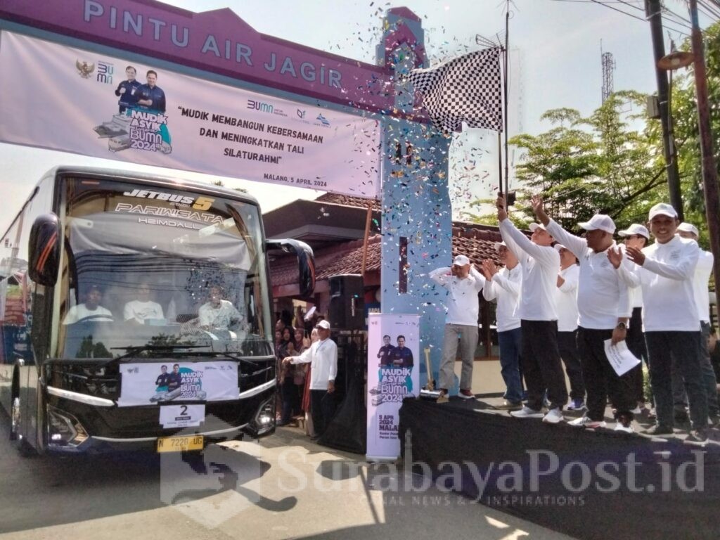 Ratusan pemudik gratis dari Kota Malang saat diberangkatkan oleh Direktur PJT I Malang