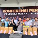 Kapolresta Malang Kota, Kombes Pol Budi Hermanto saat menggelar konferensi pers hasil ungkap 42 kilogram ganja, Selasa (09/04/2024) siang
