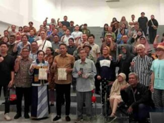 Pj. Wali Kota Malang, Wahyu Hidayat saat menghadiri launching buku Satu Abad Stadion Gajayana dan Spektrum Anak - Anak Kota Malang. (istimewa)