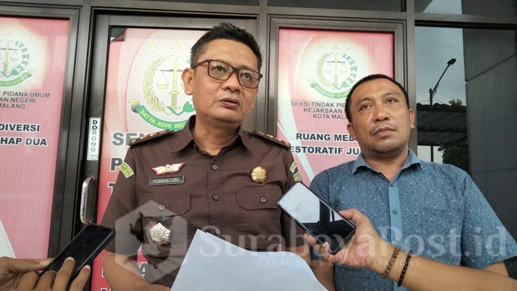 Kasi Pidum Kejari Kota Malang, Kusbiantoro memberikan keterangan kepada wartawan