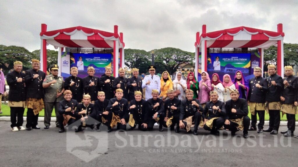 Pj. Walikota Wahyu Hidayat pose bersama jajaran kepala OPD dilingkungan Pemerintah Kota Malang