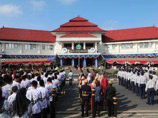 Peringati Hari Pendidikan Nasional Tahun 2024. Pj. Walikota Malang, Dr. Ir. Wahyu Hidayat, MM bertindak selaku Inspektur Upacara, Kamis 2 Mei 2024. (Sumber Prokompim)