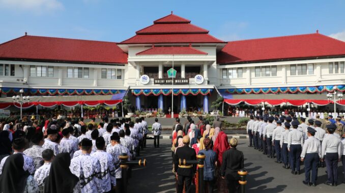 Peringati Hari Pendidikan Nasional Tahun 2024. Pj. Walikota Malang, Dr. Ir. Wahyu Hidayat, MM bertindak selaku Inspektur Upacara, Kamis 2 Mei 2024. (Sumber Prokompim)