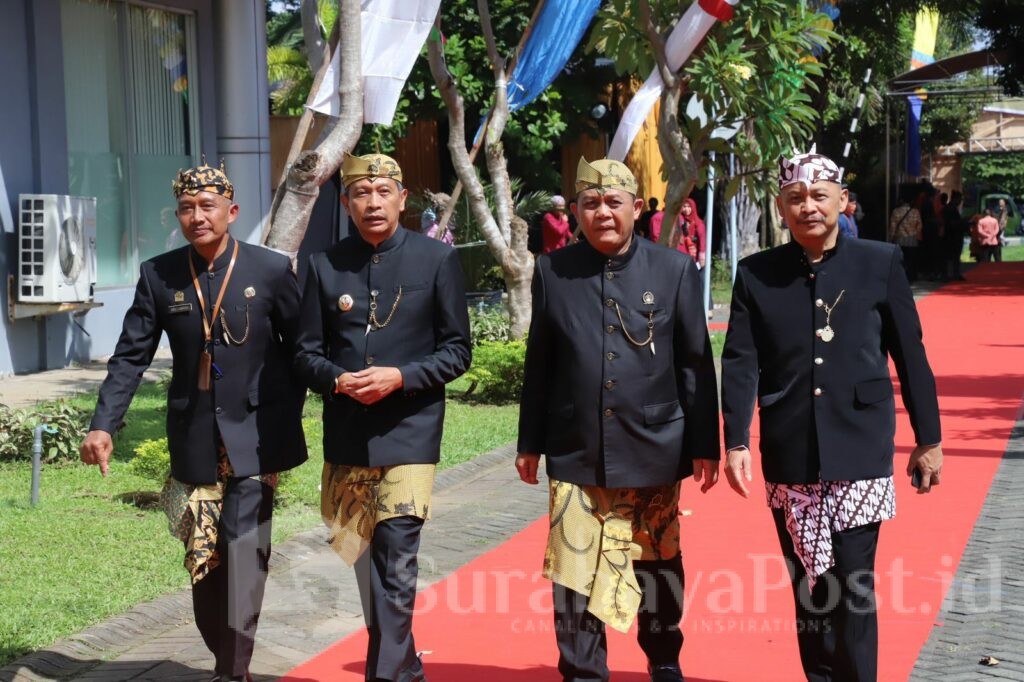 Pj. Walikota Wahyu Hidayat bersama Sekda Erik Setyo Santoso dan Ketua DPRD Kota Malang, I Made Riandiana Kartika. (Sumber Prokompim)