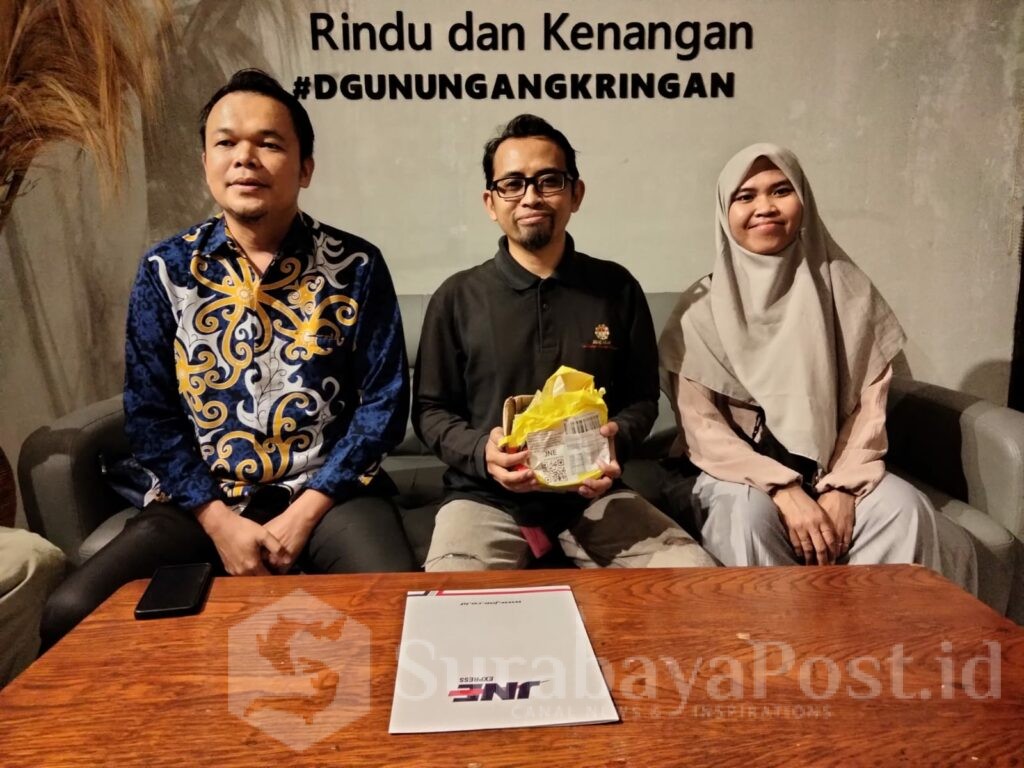 Kuasa hukum, Samin Untung, SH, S Sy saat menggelar konferensi pers bersama Johan Novianto dan Amalia pada Rabu (08/05/2024) malam