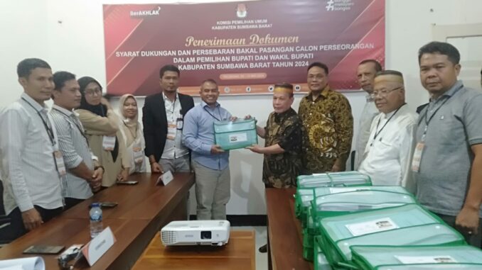 Bacalon Jalur Independen "Nur-Ramdhan" Resmi Serahkan 12.429 Berkas Dukungan Warga Ke KPUD Sumbawa Barat Provinsi Nusa Tenggara Barat. (istimewa)