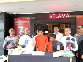 Kasat Reskrim Polresta Malang Kota, Kompol Danang Yudanto saat menggelar konferensi pers hasil ungkap pelaku pembunuhan terhadap mahasiswa di Kota Malang, Senin (13/05/2024).