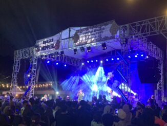 Tampilan DJ Kheyla dan Kerispatih mampu menghipnotis ratusan mahasiswa PMM4 Universitas IBU Malang, Rabu (15/02024) malam.