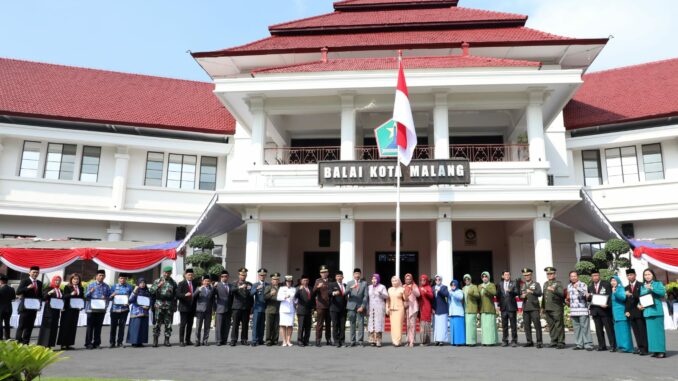 Peringati Harkitnas, Pj. Wahyu Hidayat Ajak Masyarakat Kota Malang Dukung Indonesia Emas 2024. (Sumber Prokompim)