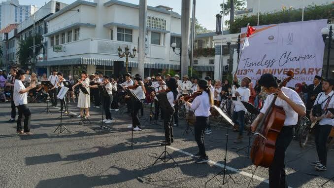 Seninam dilibatkan dalam perayaan Hotel Majapahit Surabaya