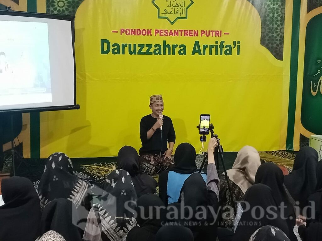 Ratusan santri Pondok pesantren Daruzzahra Arrifa'i, Merjosari, Kota Malang, Jawa Timur menggelar deklarasi dukungan untuk Kak Fai
