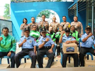 Jumat Berkah, Polresta Malang Kota Ajak Taruna Akpol Gelar Bansos Pada Driver Ojol dan Kamling Udara