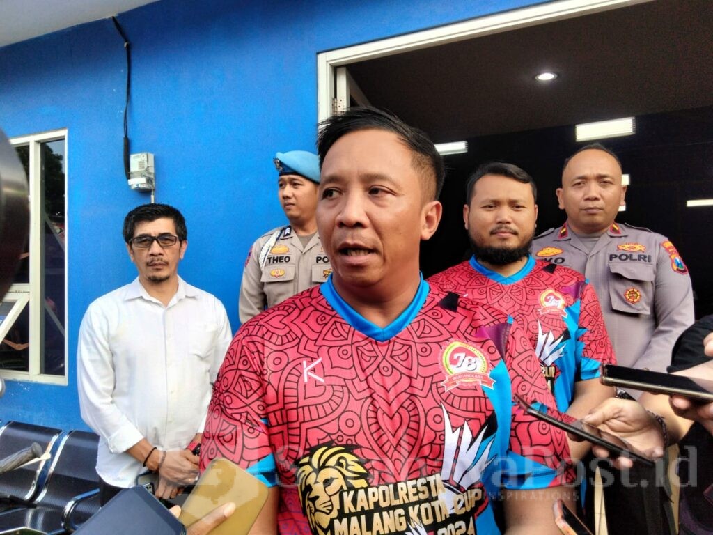 Waka Polresta Malang Kota, AKBP Apip Ginanjar memberikan keterangan kepada wartawan
