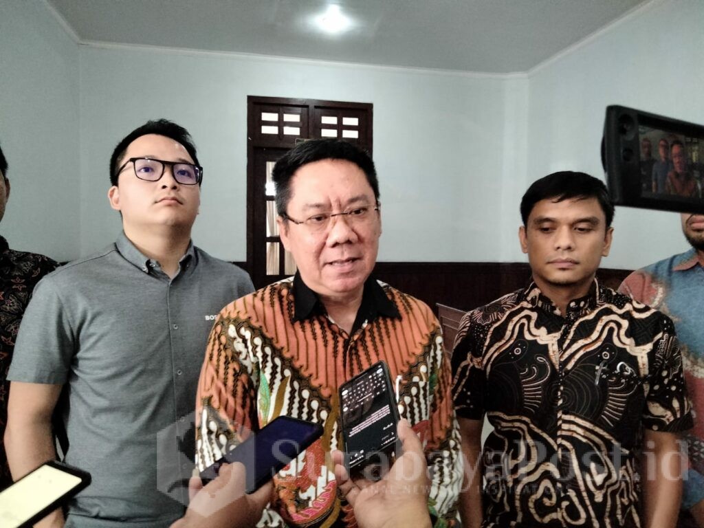 Gunadi Handoko memberikan keterangan kepada wartawan