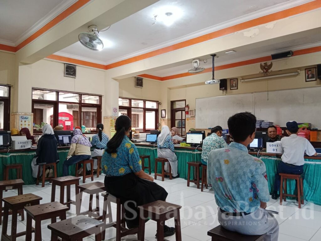 SMA Negeri 3 Kota Malang dipadati Calon Peserta Didik untuk Verifikasi Data PPDB Jatim 2024