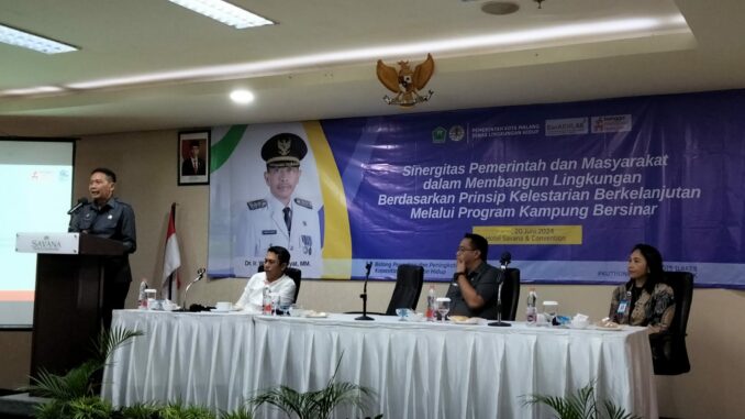 Pj. Walikota Malang, Wahyu Hidayat saat membuka Sosialisasi Program Kampung Bersinar, Kamis (20/06/2024)