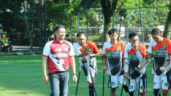 Sepak bola amputasi yang digelar Kapolresta Malang Kota, di lapangan mini soccer Stadion Gajayana Kota Malang , Jawa Timur, Minggu (16/06/2024).