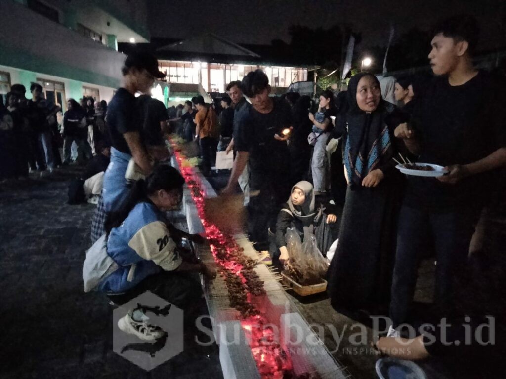 Tempat membakar Sate sepanjang 45 meter menjadi kenangan indah bagi mahasiswa Universitas IBU