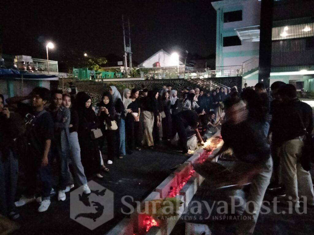 Ratusan mahasiswa Universitas IBU dalam kemeriahan dan keakraban pada Selasa (18/06/2024) malam