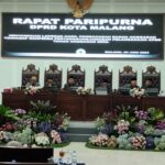 Juru bicara Banggar DPRD Kota Malang, Ahmad Fuad Rahman menyampaikan laporan hasil pembahasan Banggar pada paripurna, Kamis (20/06/2024)