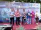 Pj Wahyu Hidayat (tengah) dan Pj Ketua Dekranasda Kota Malang Hanik Andriani Wahyu Hidayat (tiga dari kanan) membuka Dekranasda Festival 2024 ditandai pemukulan kenong, Sabtu 29 Juni 2024.