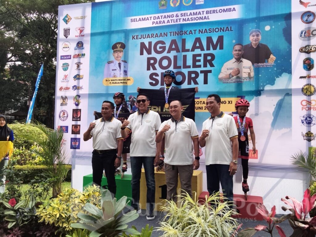 Pj. Wahyu Hidayat serta Dandim 0833/ Kota Malang, Letkol Arm Aris Gunawan serta Ketua Porserosi Kota Malang, Erman Hernadi pose bersama di even Ngalam Roller Sport