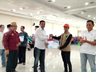 Optimalkan Sanitasi di Kota Malang, Pj Wahyu Hidayat salurkan bantuan untuk 734 Warga Kota Malang, Sabtu (06/07/2024)