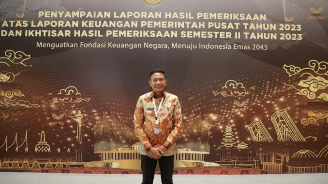 Pj. Wali Kota Malang, Dr Wahyu Hidayat, MM dalam kegiatan Penyampaian laporan Pemeriksaan BPK atas Laporan Keuangan Pemerintah Pusat Tahun 2023 di Jakarta, Senin 8 Juli 2024. (Sumber Prokompim)