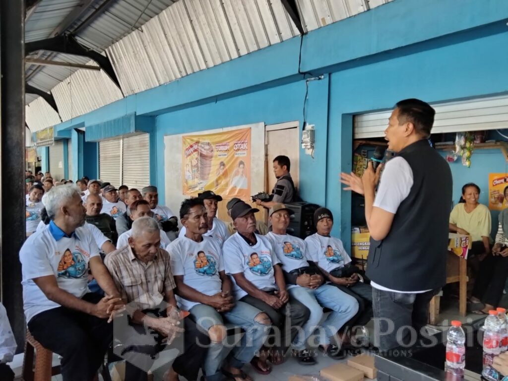 Pj. Wahyu Hidayat saat dialog dengan para sopir angkot dalam Program Ngangkut, Selasa (09/07/2024)