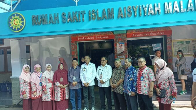 Pj Wali Kota Malang saat jemput bola pantau sidang lapangan pengajuan Persetujuan Bangunan Gedung (PBG) dan Sertifikat Layak Fungsi (SLF) di RSI Aisiyah Malang, Rabu (10/07/2024)