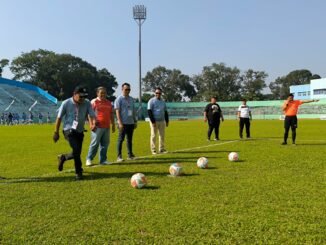 Pembukaan Mini Soccer PERADI Malang 2024, ditandai dengan tendangan bola oleh Ketua DPC dan Ketua Pelaksanaan, Sabtu (13/07/2024)