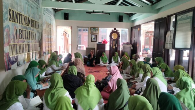 Calon Wakil Wali Kota Malang, Fairouz Huda atau biasa disapa Kak Fai, bikin terobosan program sembako murah untuk muslimat NU, Minggu (14/07/2024)