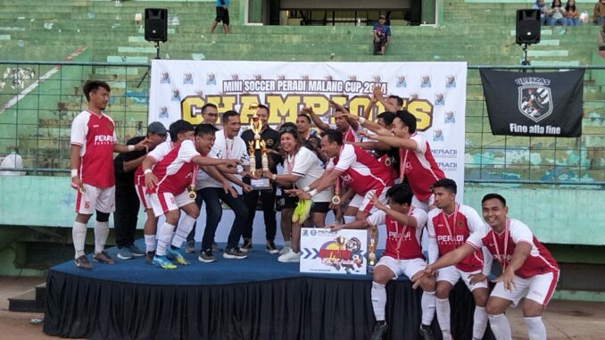 Peradi Surabaya Juarai Turnamen Mini Soccer Peradi Malang Cup 2024 Usai Libas SSMP FC Dengan Skor 2-1, Minggu (14/07/2024) sore.