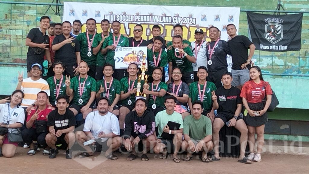 Peraih juara kedua Tim SSMP FC dari Peradi Jakarta